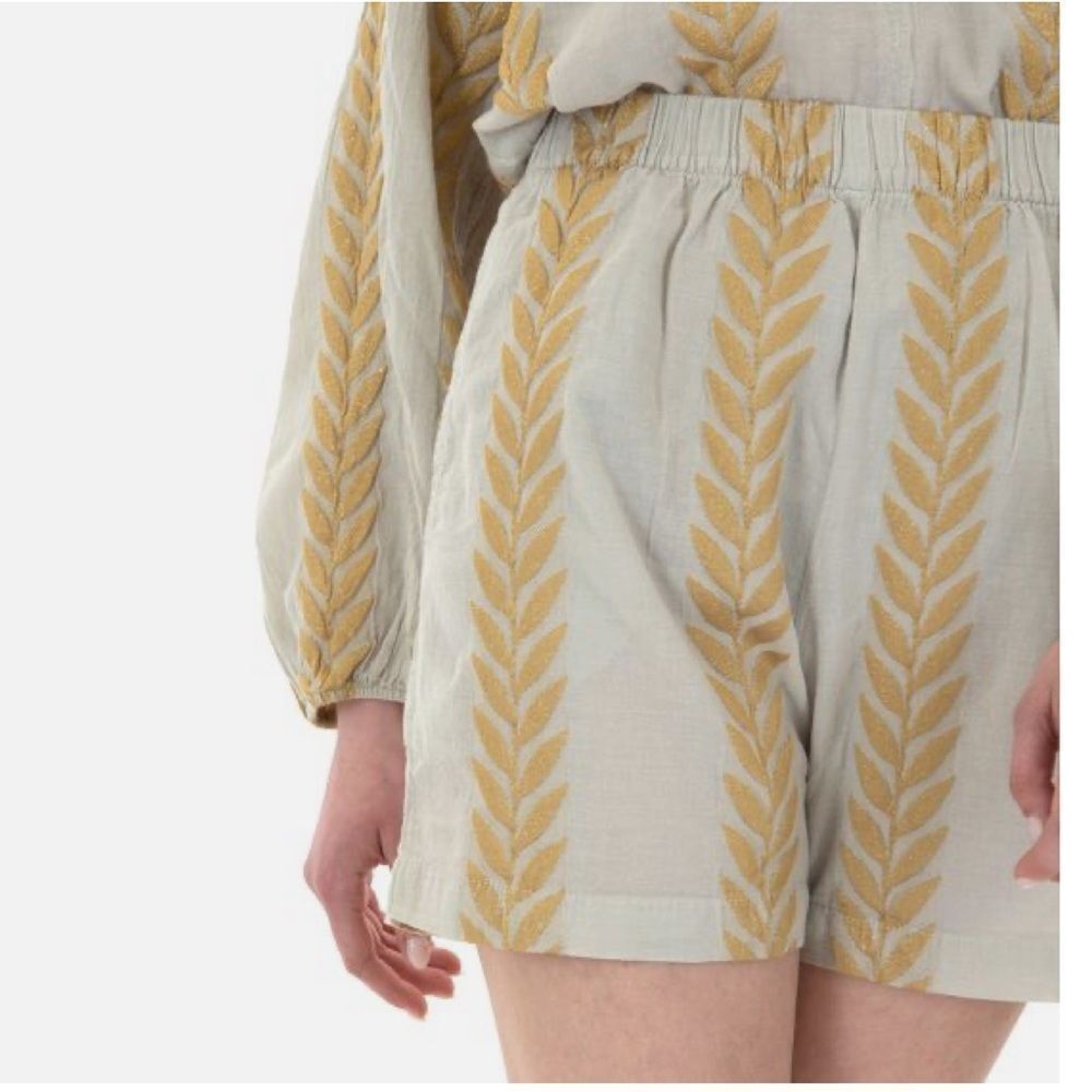 AUGUST ZAKAR SHORT NWT M/L